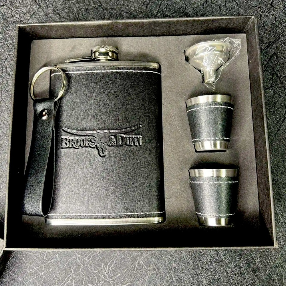 Brooks and Dunn Flask, 2 shot glass, funnel and keychain set